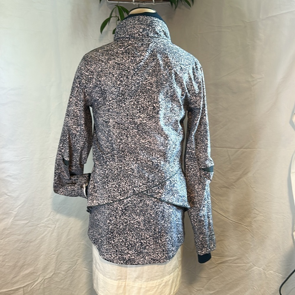 LULULEMON RUNWAY JACKET 100% NYLON PEBBLE PRINT PARFAIT PINK ABERTSON LAKE SZ 6 - Picture 5 of 16